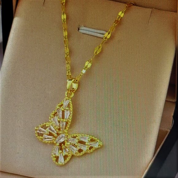 Floating Butterfly Zircon Pendant Necklace Gold Tone Open Link Chain 18 Inch New - Picture 2 of 14